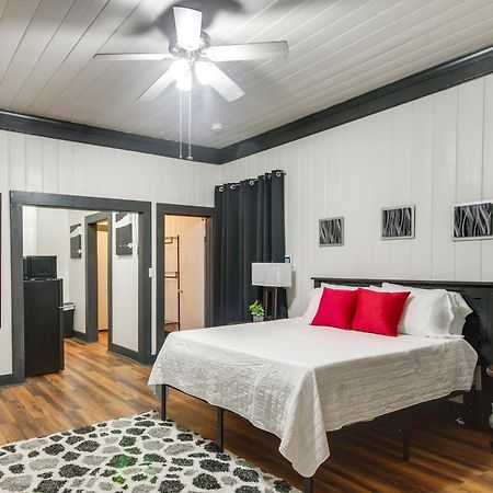 Modern Greenwood Studio Less Than 1 Mi To Downtown! 외부 사진
