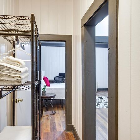 Modern Greenwood Studio Less Than 1 Mi To Downtown! 외부 사진