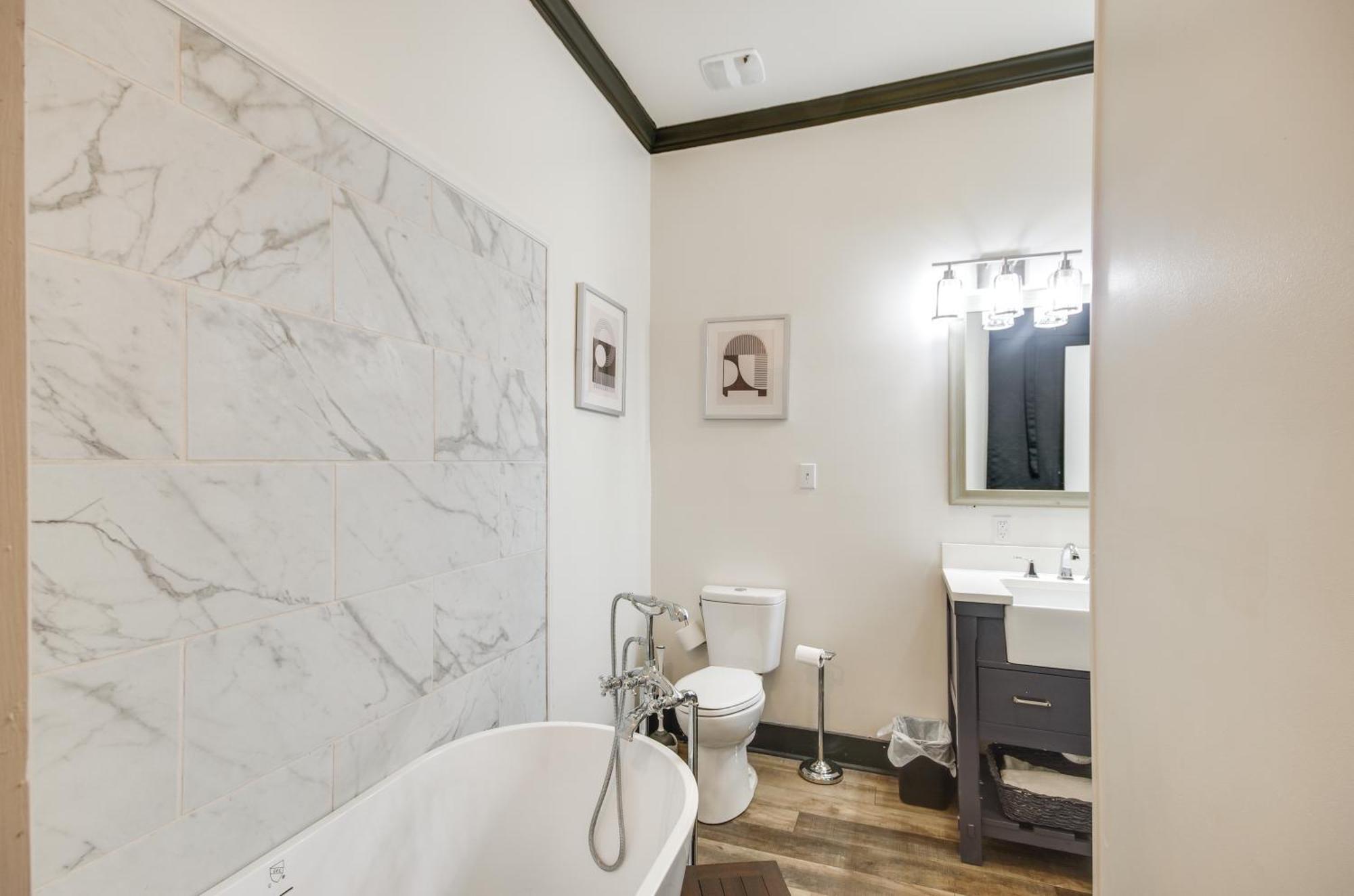 Modern Greenwood Studio Less Than 1 Mi To Downtown! 외부 사진