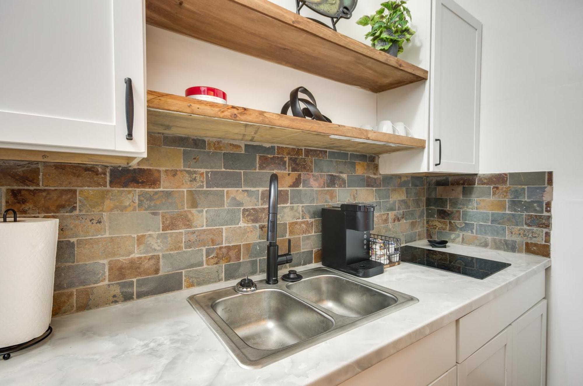 Modern Greenwood Studio Less Than 1 Mi To Downtown! 외부 사진