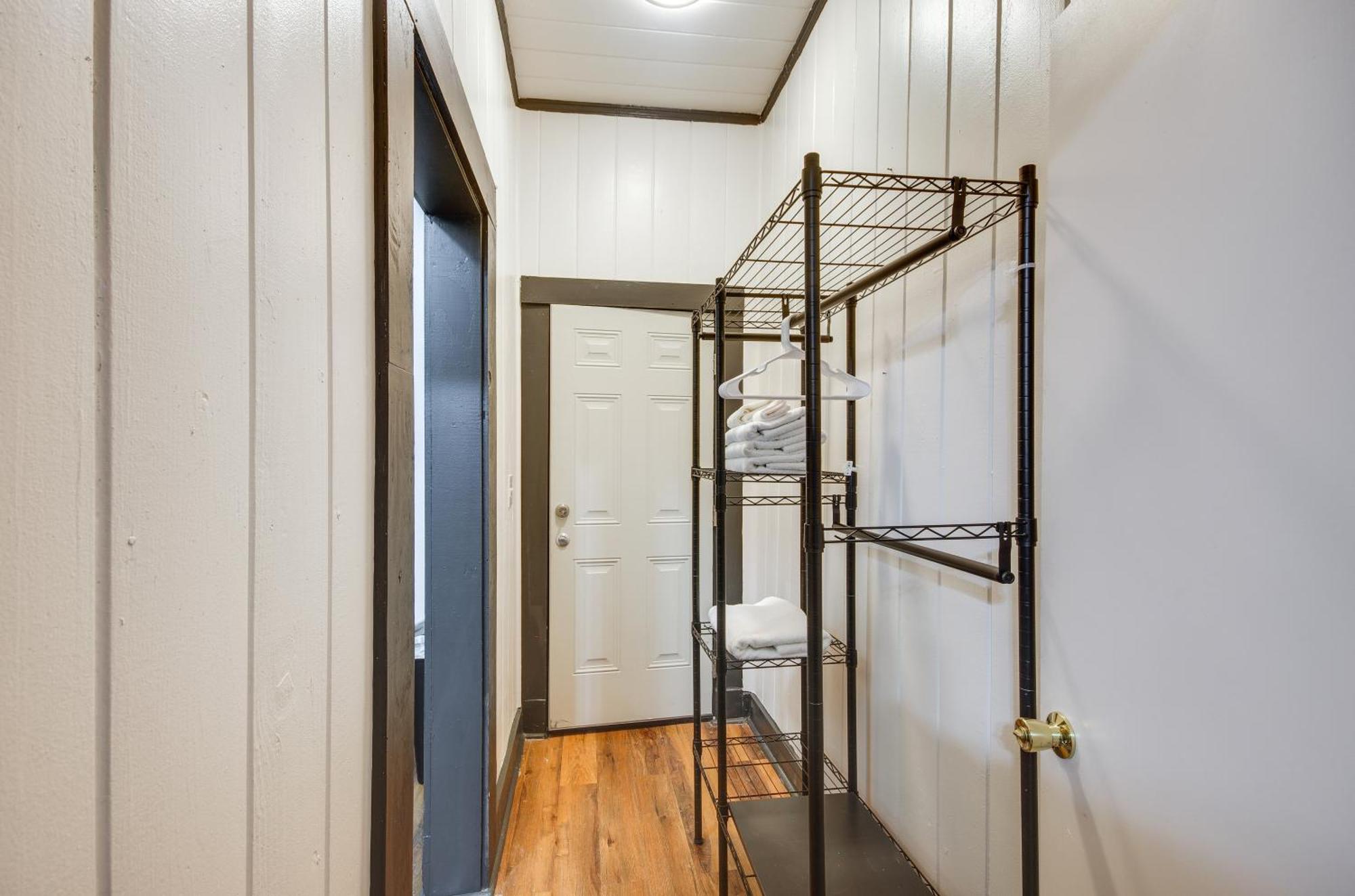 Modern Greenwood Studio Less Than 1 Mi To Downtown! 외부 사진